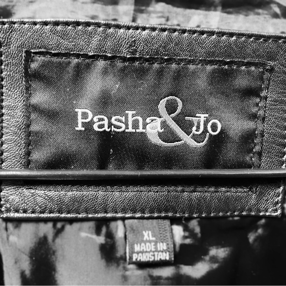 🔥Stylish Pasha & Jo Braid Accented Long Black Leather Button Down Jacket! - Picture 7 of 10